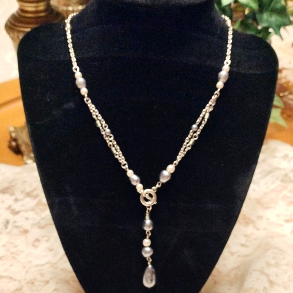 ⚜️ Silver Toned Faux Pearl Necklace